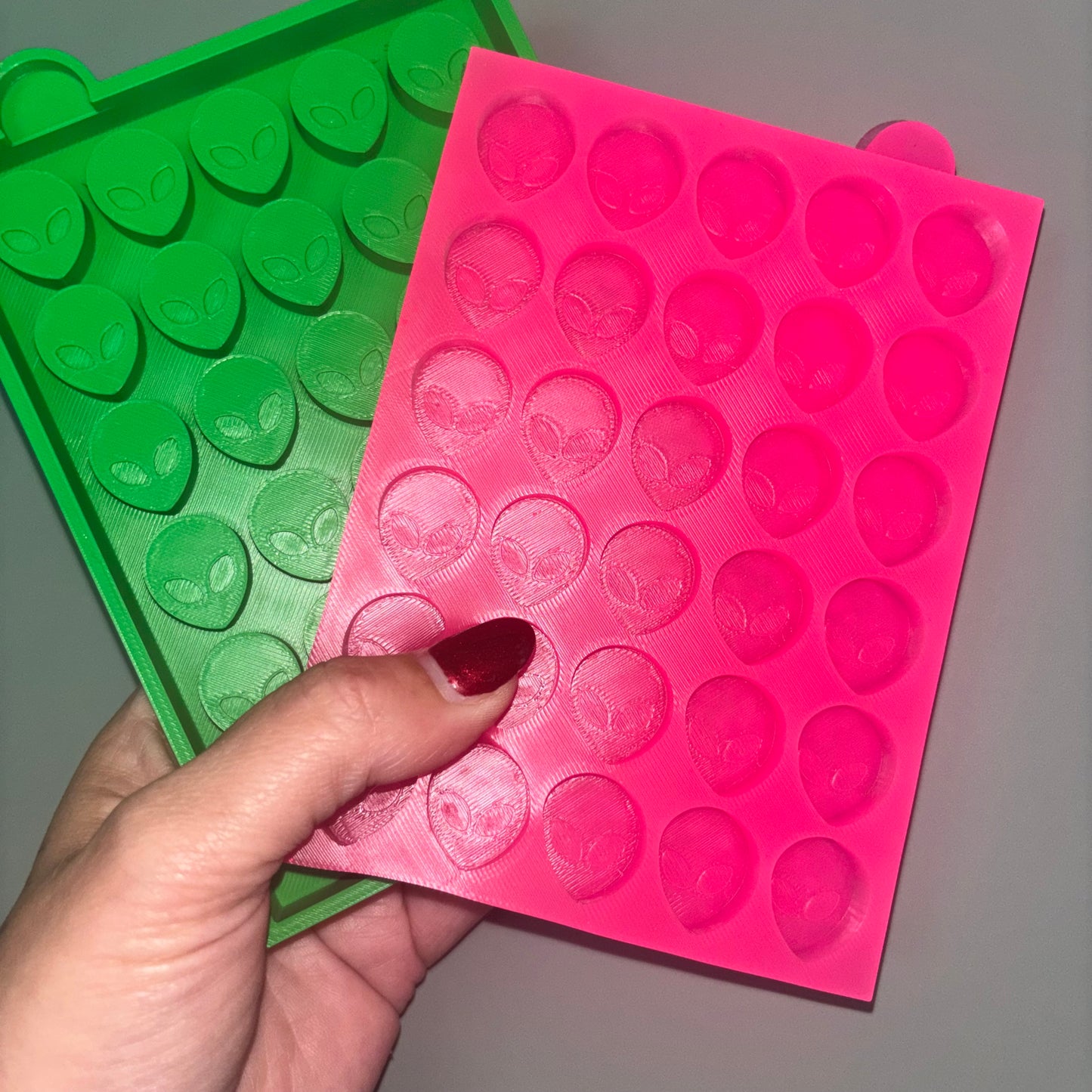 👽 30 Cell Alien Head Silicone Mould | UFO Wax Melt Mould | Resin, Soap, Chocolate & Fondant Craft Mould