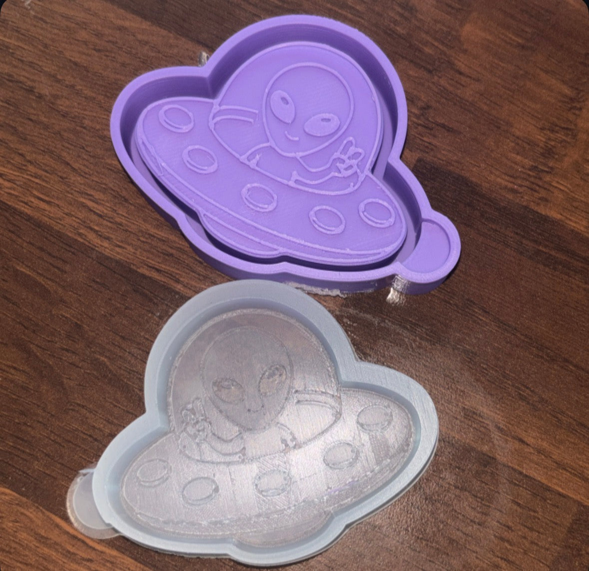 Space Theme Silicone Moulds – Alien UFO & Retro Space Designs – Freshie, Wax Melt, Resin & Clay Moulds